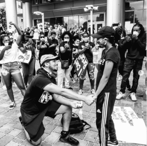 #BlackLivesmatter Protest:Man Proposes To Girlfriend During Protest