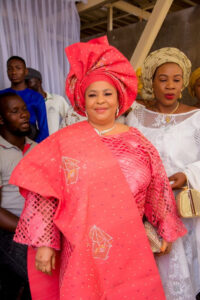 Check out the beautiful First Lady of kogi state looking Glamorously flamboyant in her white outfit for her brothers Wedding
