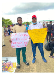 Nigerian Man Proposes To His Girlfriend At #Endsars Protest In Lagos (Photos)