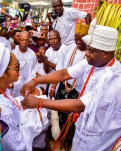 Ooni Of Ife Finally Welcomes His Son And Wife To The Palace