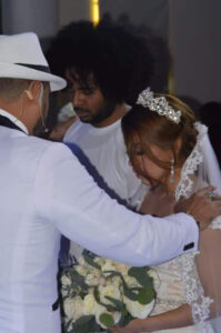 Dominican singer goes viral as he weds in T-shirt and ripped jeans while keeping a straight face (photos)