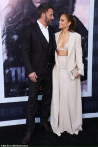 Jennifer Lopez and Ben Affleck share a steamy kiss at the premiere of JLo's new action thriller (Photos)