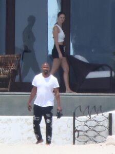 Jamie Foxx holds hands with girlfriend during vacation months after health scare (photos)