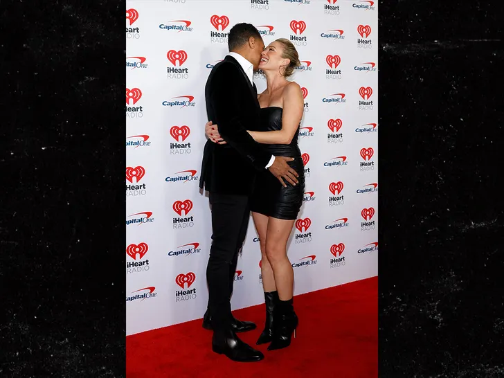 Media personality Amy Robach and T.J. Holmes hit first public event as a couple at Jingle Ball Concert